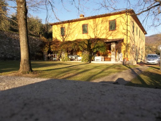 casa indipendente in vendita a Pistoia in zona Cacciaia