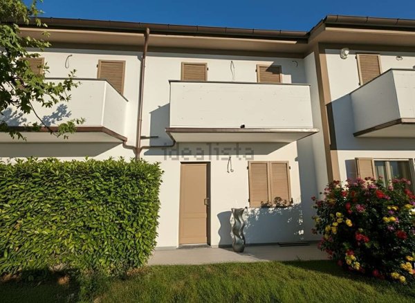 casa indipendente in vendita a Pistoia in zona Cacciaia