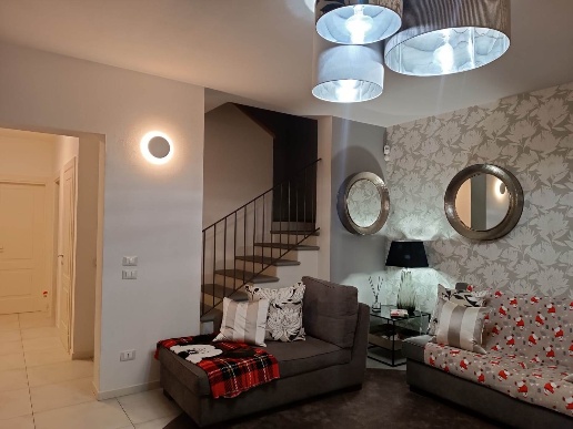 casa indipendente in vendita a Pistoia in zona Cacciaia