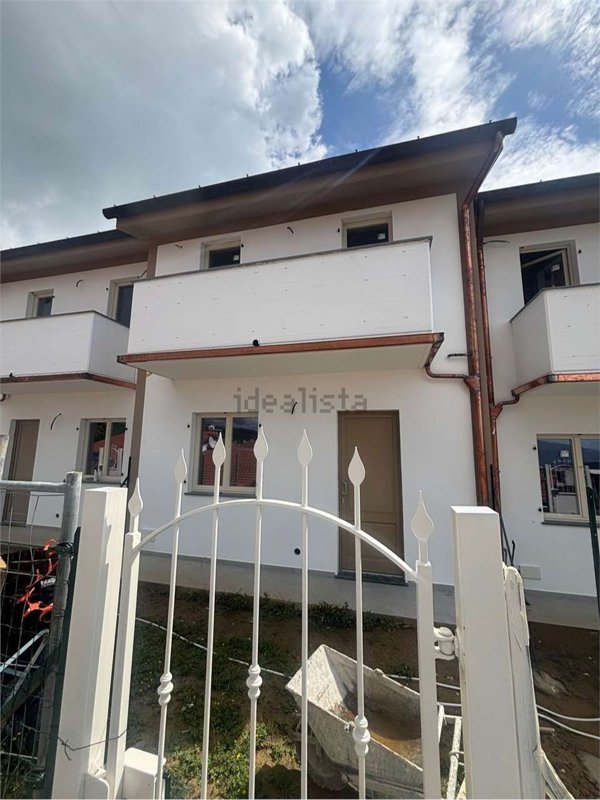 casa indipendente in vendita a Pistoia in zona Cacciaia