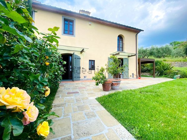 casa indipendente in vendita a Pistoia in zona Cacciaia