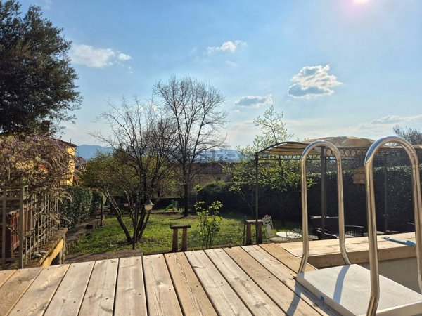 pentavano in vendita a Pistoia in zona Cacciaia