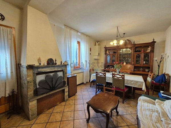 casa indipendente in vendita a Pistoia in zona Bottegone