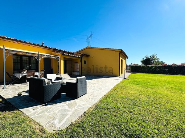 casa indipendente in vendita a Pistoia in zona Pontelungo