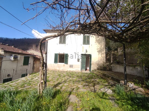 casa indipendente in vendita a Pistoia in zona Baggio