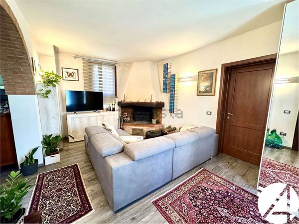 casa indipendente in vendita a Pistoia in zona Pontelungo