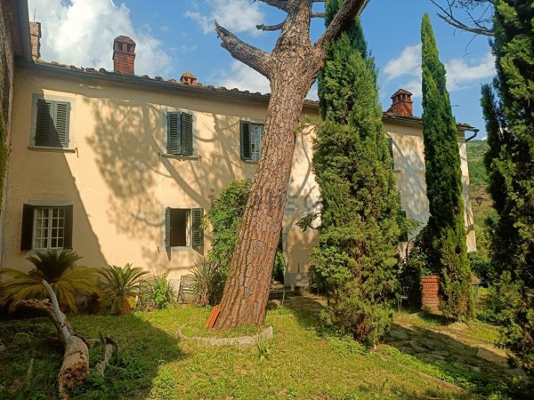 casa indipendente in vendita a Pistoia in zona Cacciaia