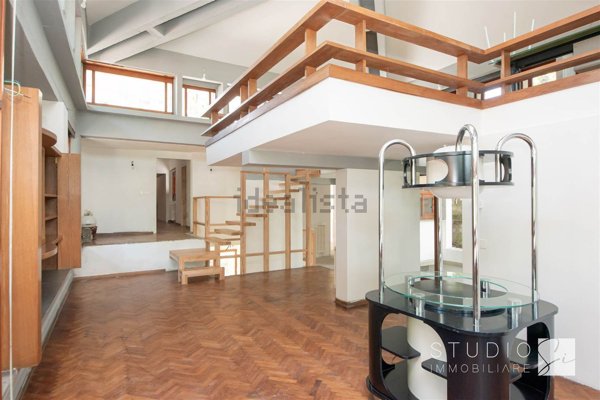 casa indipendente in vendita a Pistoia in zona Centro Città