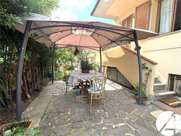 casa indipendente in vendita a Pistoia in zona Centro Città