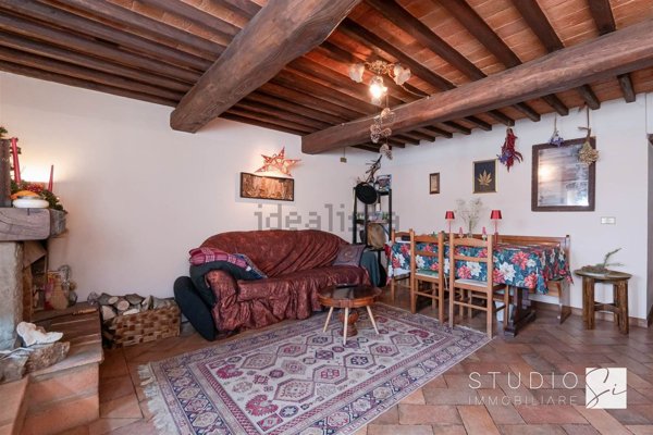 casa indipendente in vendita a Pistoia in zona Casa Marconi