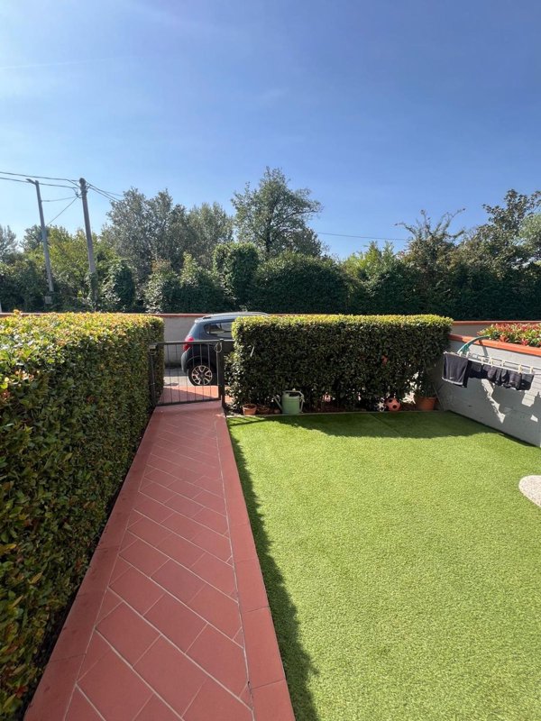 casa indipendente in vendita a Pistoia in zona Acqualunga