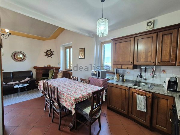 casa indipendente in vendita a Pistoia in zona Bottegone
