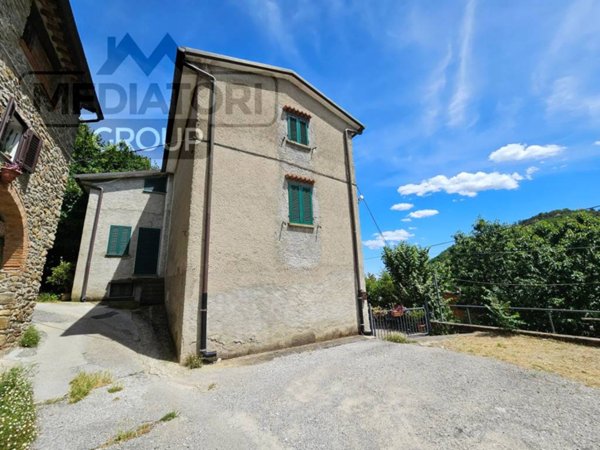 casa indipendente in vendita a Pistoia in zona Campiglio