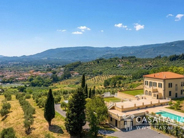 villa in vendita a Pistoia in zona Centro Città