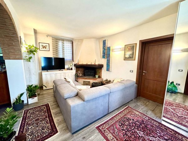casa indipendente in vendita a Pistoia in zona Pontelungo