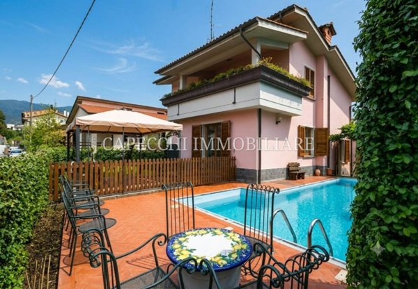 casa indipendente in vendita a Pistoia in zona Stadio