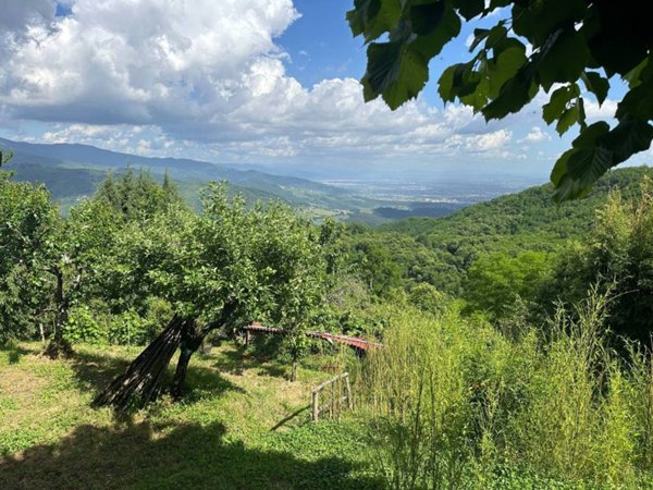 casa indipendente in vendita a Pistoia in zona Cireglio