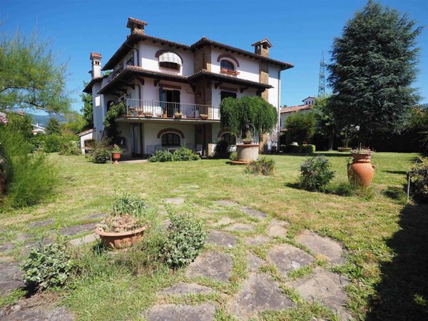 casa indipendente in vendita a Pistoia in zona Stadio