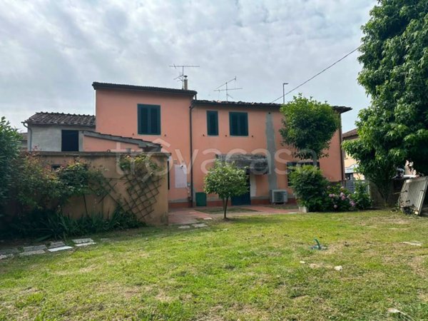 casa indipendente in vendita a Pistoia in zona Bottegone