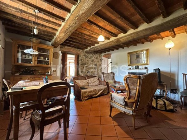 casa indipendente in vendita a Pistoia in zona Campiglio