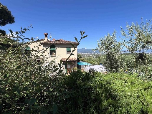 casale in vendita a Pistoia in zona Spazzavento