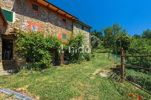 casa indipendente in vendita a Pistoia in zona Valdibure