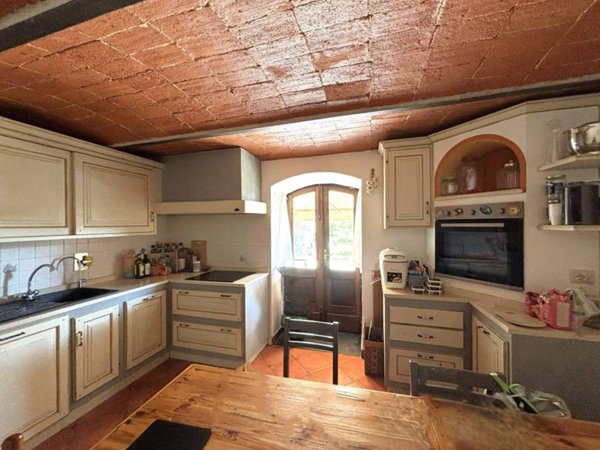 casa indipendente in vendita a Pistoia in zona Stadio