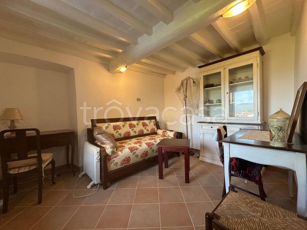 casa indipendente in vendita a Pistoia in zona Campiglio