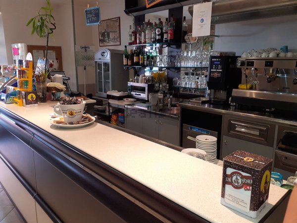negozio in vendita a Pistoia in zona Centro Città