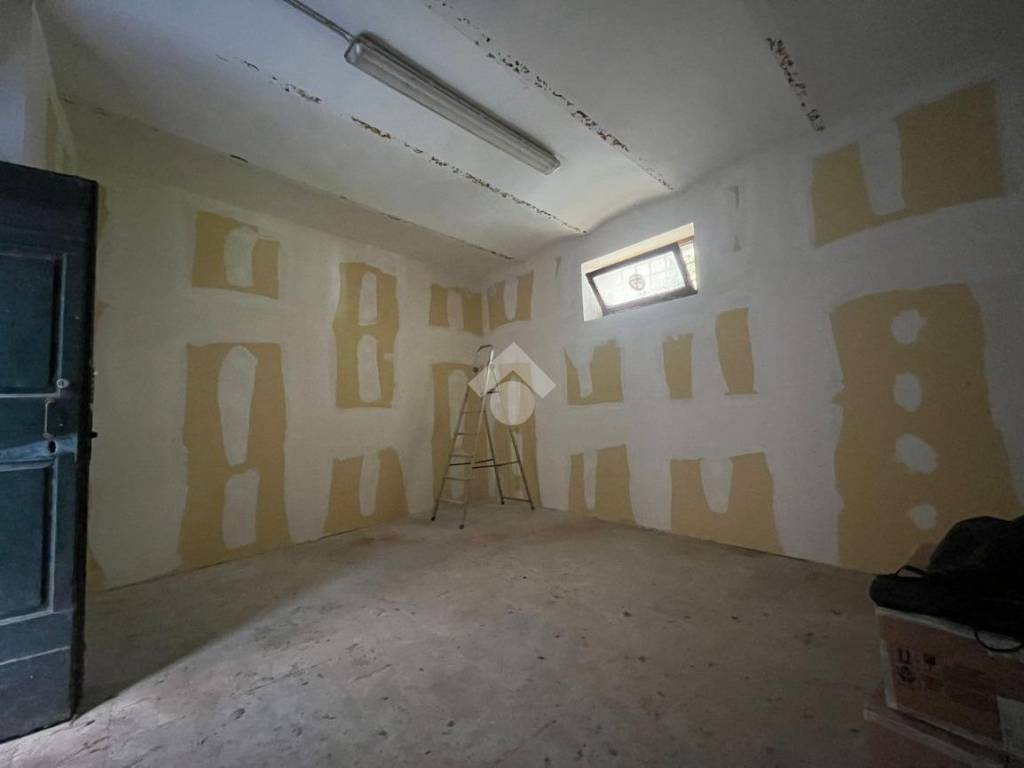 locale di sgombero in vendita a Pistoia in zona Centro Città