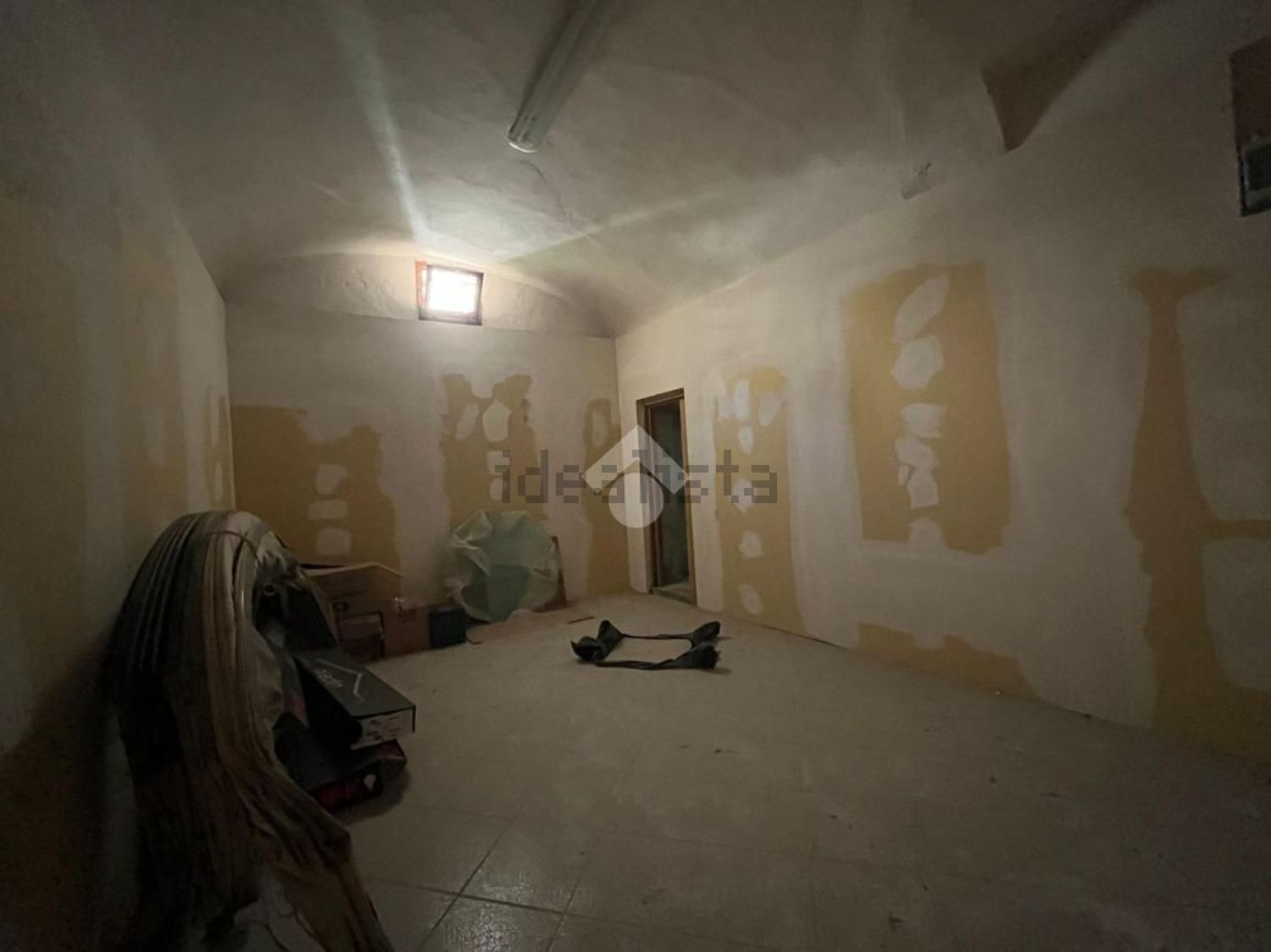 locale di sgombero in vendita a Pistoia in zona Centro Città