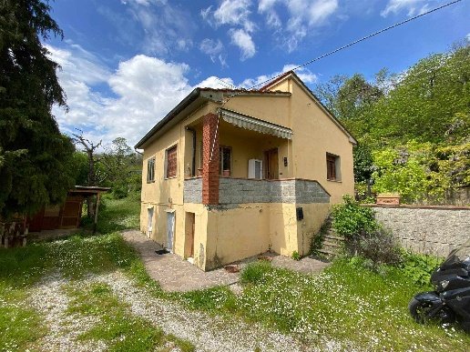 casa indipendente in vendita a Pistoia in zona Cireglio