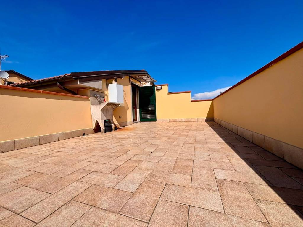 casa indipendente in vendita a Pistoia in zona Bottegone