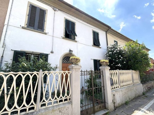 casa indipendente in vendita a Pistoia in zona Centro Città