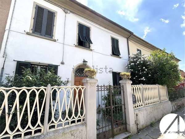 casa indipendente in vendita a Pistoia in zona Centro Città