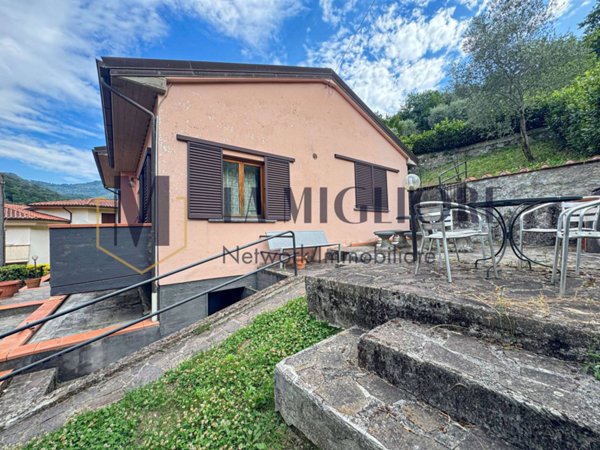 casa indipendente in vendita a Pistoia in zona Le Grazie