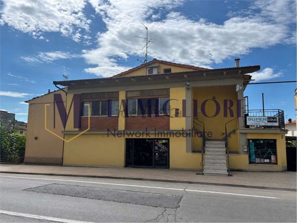 casa indipendente in vendita a Pistoia in zona Bottegone