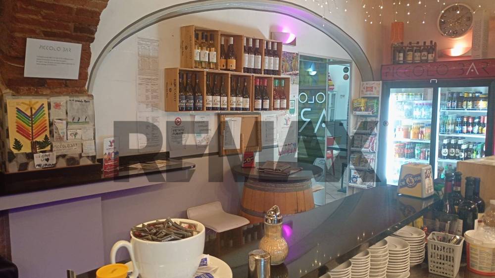 negozio in vendita a Pistoia in zona Centro Città