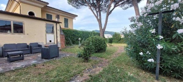casa indipendente in vendita a Pistoia in zona Centro Città