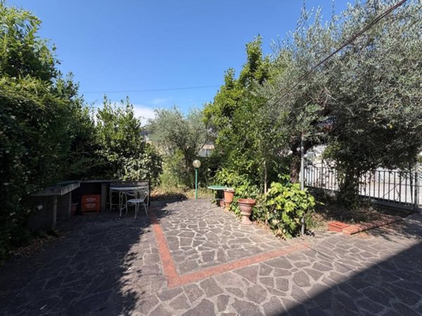 casa indipendente in vendita a Pistoia in zona Stadio