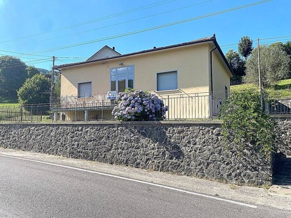 casa indipendente in vendita a Pistoia in zona Le Piastre