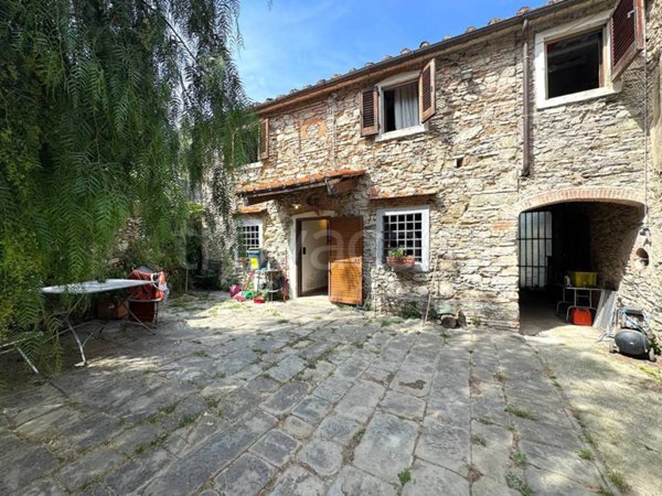 casa indipendente in vendita a Pistoia in zona La Cugna