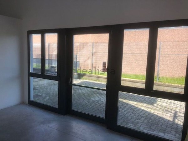 locale di sgombero in vendita a Pistoia in zona Bottegone