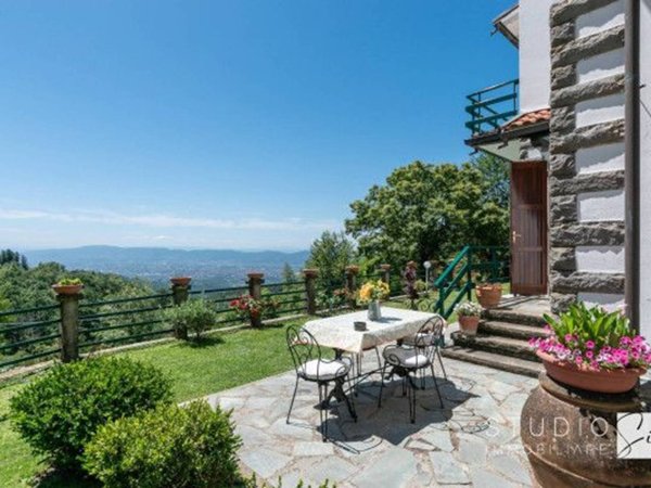 casa indipendente in vendita a Pistoia in zona Stadio