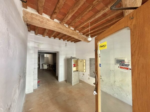 negozio in vendita a Pistoia in zona Centro Città