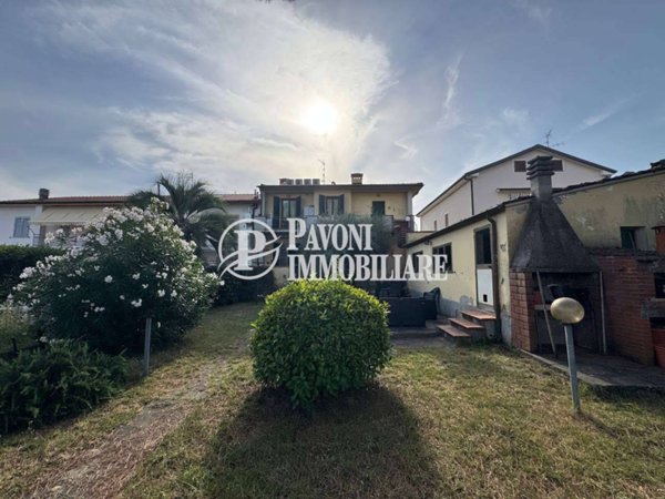casa indipendente in vendita a Pistoia in zona Stadio