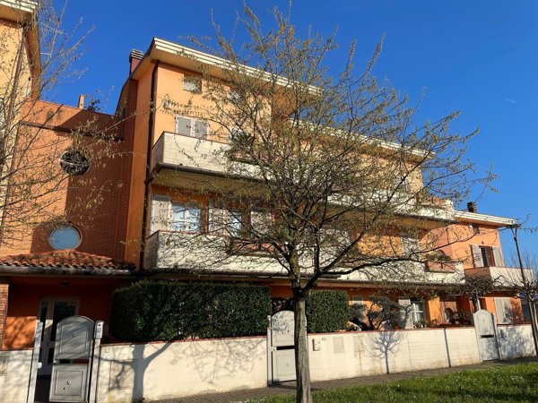 appartamento in vendita a Pistoia in zona Bottegone