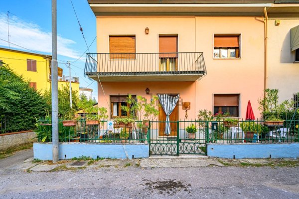 casa indipendente in vendita a Pistoia