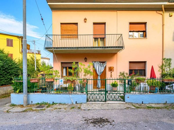 casa indipendente in vendita a Pistoia