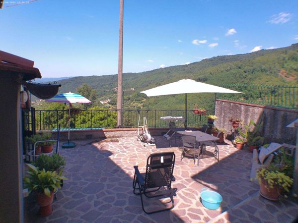 casa indipendente in vendita a Pistoia in zona Baggio